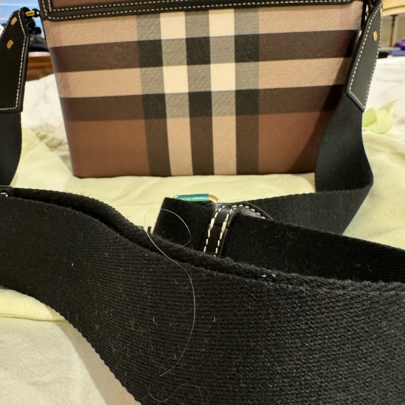 This is an original Burberry Handbag (Note Bag) never used and still has tags - Picture 2 of 6